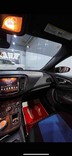 Chrysler 200